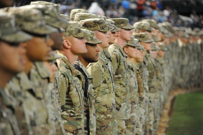 Les femmes sont-elles attirées par les hommes en uniforme ?